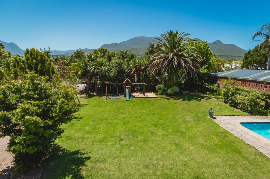 5 Bedroom Property for Sale in Heatherlands Western Cape